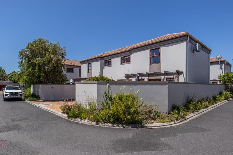 3 Bedroom Property for Sale in Kirstenhof Western Cape